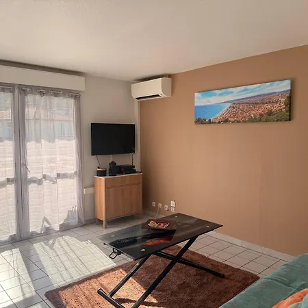 Joelle & Marc 2 Bedrooms Apartment, Near Beach, Ac, Parking Lot Nice