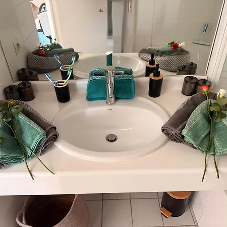 Joelle & Marc 2 Bedrooms Apartment, Near Beach, Ac, Parking Lot Apartment *
