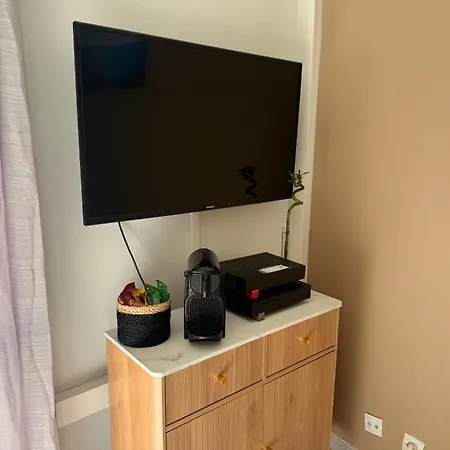 Apartment Joelle & Marc 2 Bedrooms Apartment, Near Beach, Ac, Parking Lot Nice