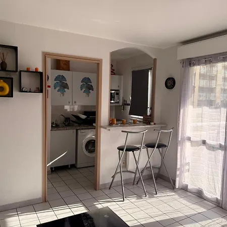 Joelle & Marc 2 Bedrooms Apartment, Near Beach, Ac, Parking Lot Apartment
